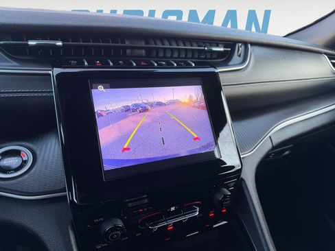 Used 2024 Jeep Grand Cherokee Laredo image 19