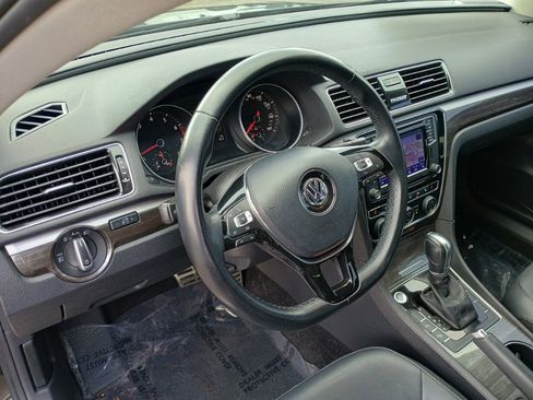 Used 2018 Volkswagen Passat 2.0T SEL Premium image 12