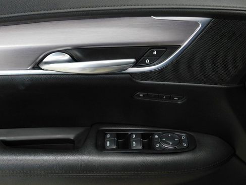 Used 2018 Cadillac XT5 Luxury image 23