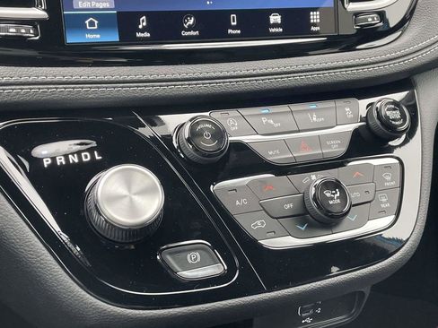 New 2026 Chrysler Pacifica Select FWD image 41