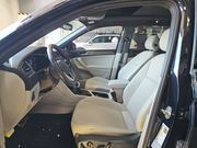 Used 2022 Volkswagen Tiguan SE R-Line AWD/4WD image 9
