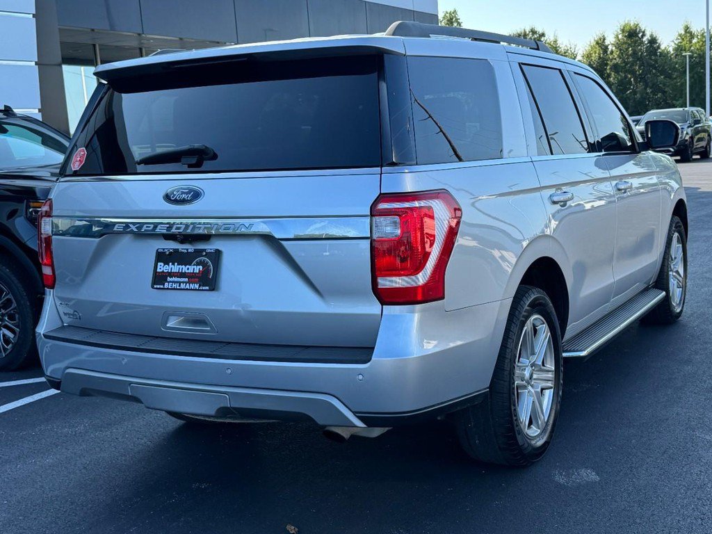 Used 2019 Ford Expedition XLT w/ Equipment Group 202A AWD/4WD image 4