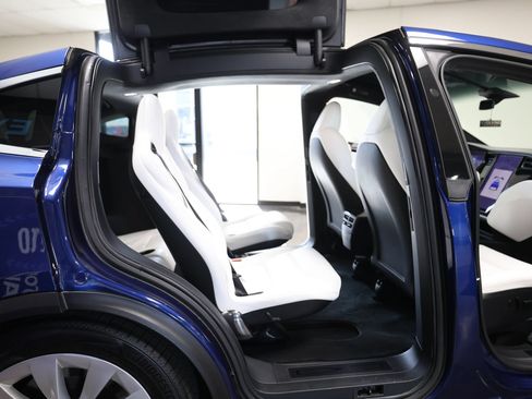 Used 2020 Tesla Model X AWD/4WD image 42