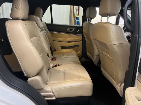 Used 2016 Ford Explorer Limited image 28