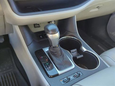 Used 2015 Toyota Highlander Limited image 22