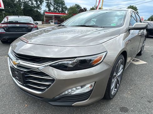 Used 2022 Chevrolet Malibu LT FWD image 1