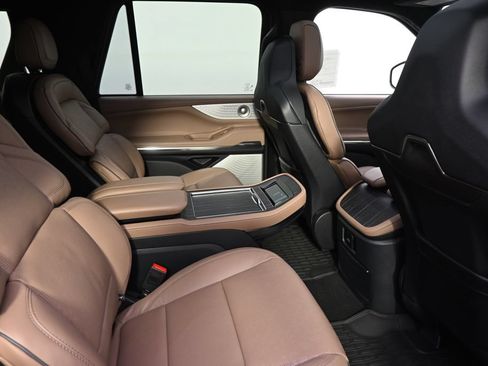 New 2026 Lincoln Navigator L Black Label AWD/4WD image 18