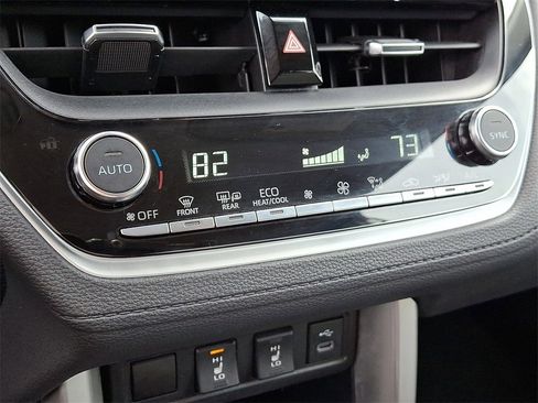 Used 2023 Toyota Corolla Cross XLE image 16