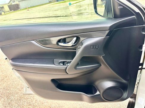 Used 2017 Nissan Rogue SL w/ SL Premium Package FWD image 38