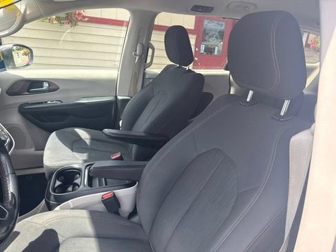 Used 2019 Chrysler Pacifica Touring Plus w/ Advanced Safetytec Group FWD image 10