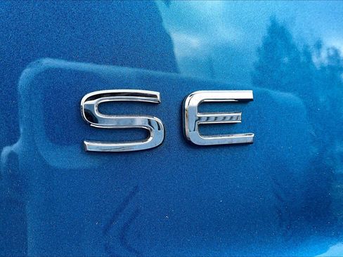 Used 2024 Volkswagen Atlas Cross Sport SE image 30