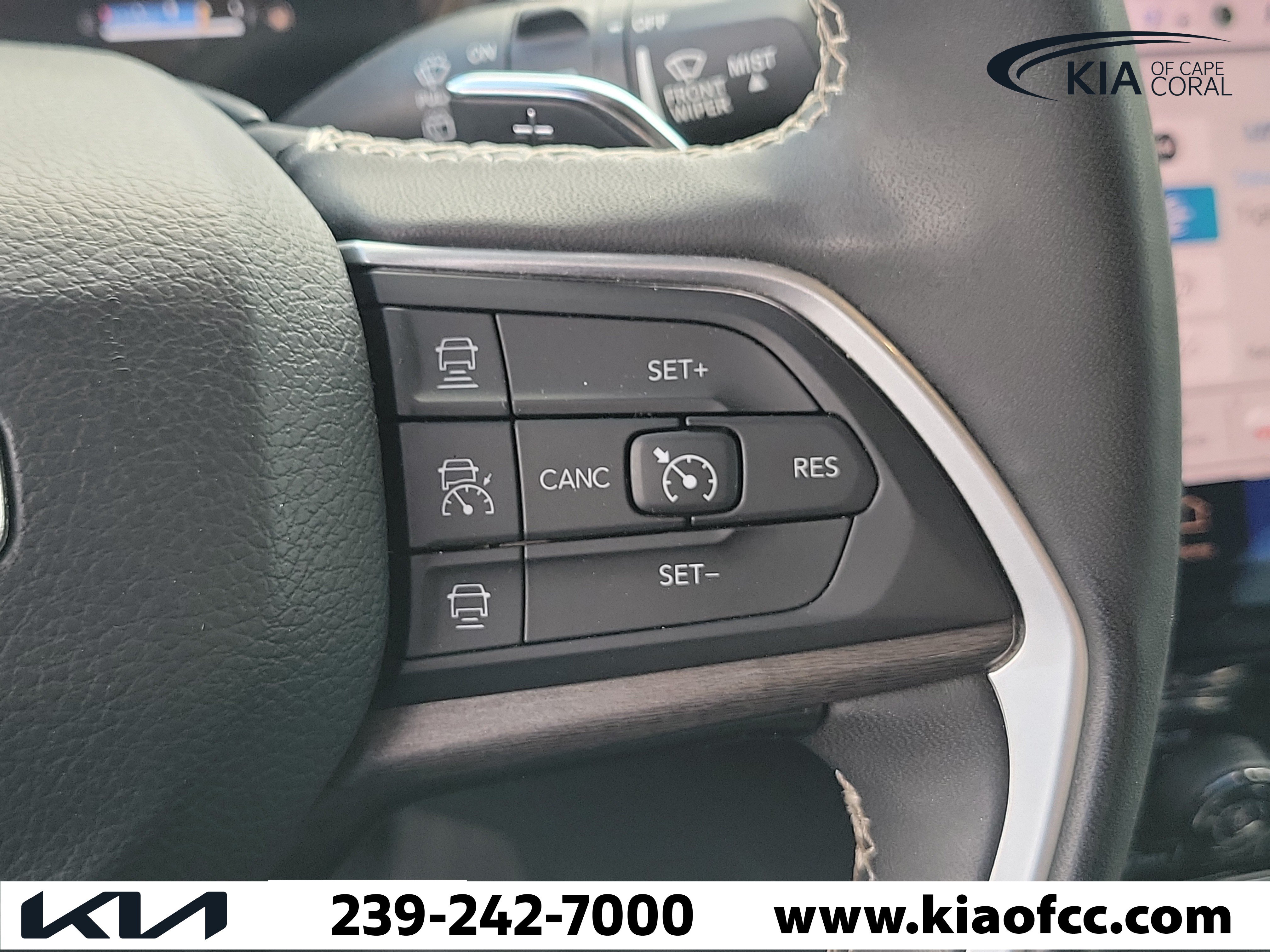 Used 2024 Jeep Grand Cherokee Limited w/ Luxury Tech Group II AWD/4WD image 27