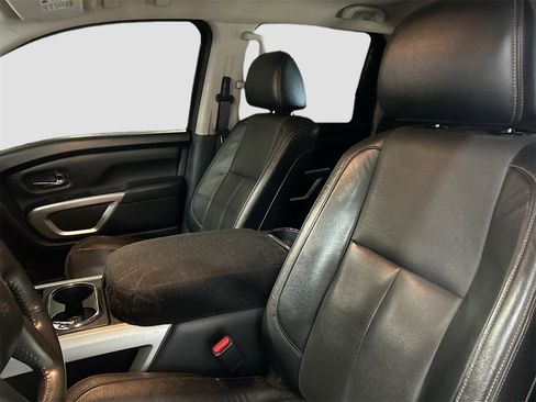 Used 2017 Nissan Titan SL image 22