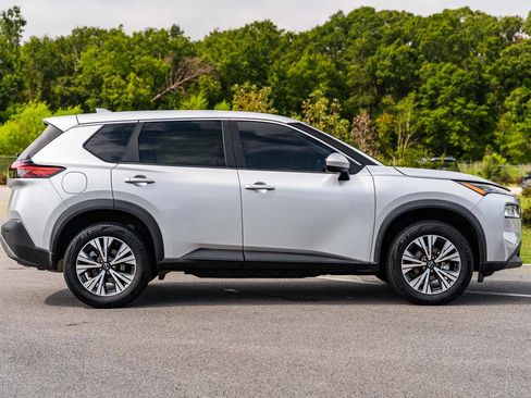 Used 2023 Nissan Rogue SV FWD image 8