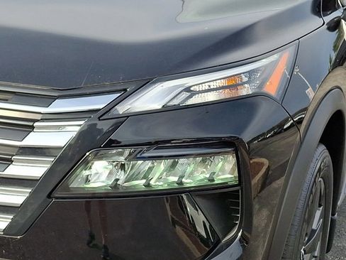 Used 2024 Nissan Rogue SV image 12