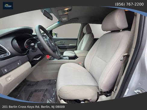 Used 2016 Kia Sedona LX w/ LX Convenience Package FWD image 18