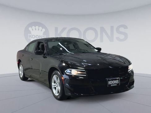 Used 2019 Dodge Charger SXT RWD image 2