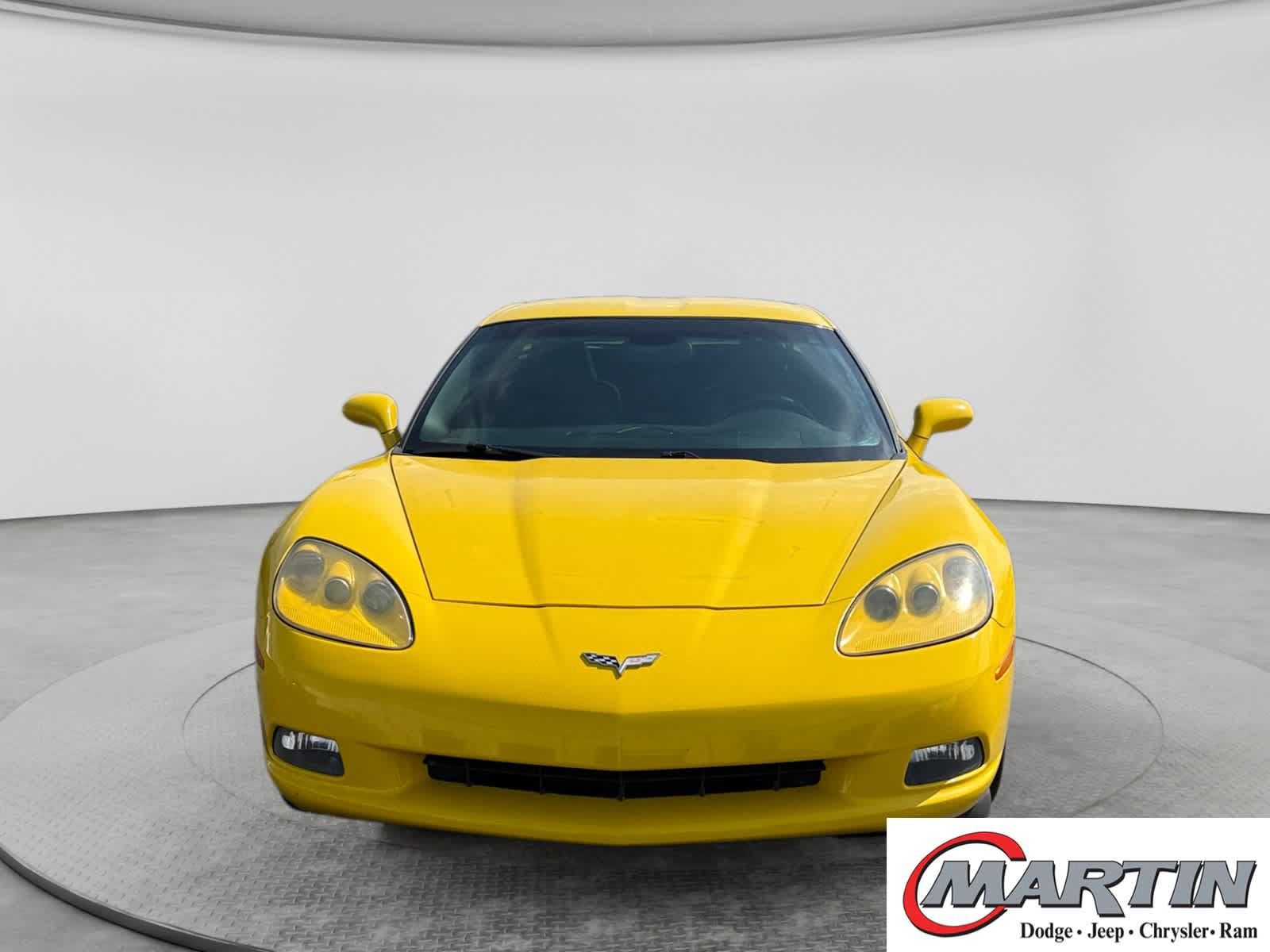 Used 2013 Chevrolet Corvette Coupe RWD image 2
