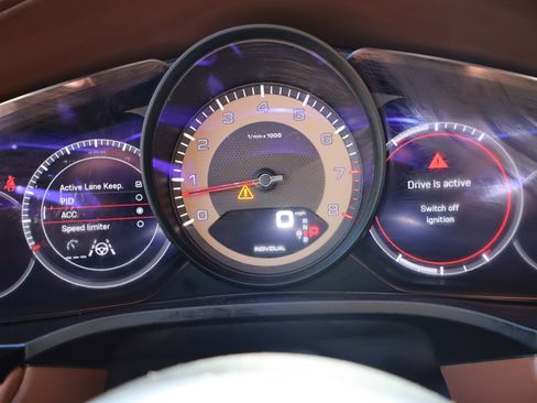 Used 2022 Porsche Cayenne AWD/4WD image 14