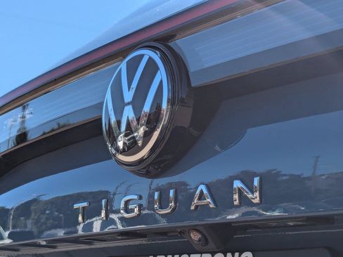 Certified 2025 Volkswagen Tiguan SEL R-Line AWD/4WD image 34