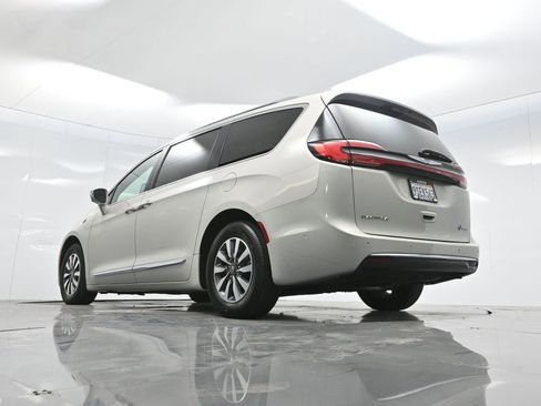 Used 2021 Chrysler Pacifica Limited w/ Premium & Safety Sphere Group image 60