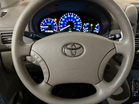 Used 2010 Toyota Sienna LE FWD image 16