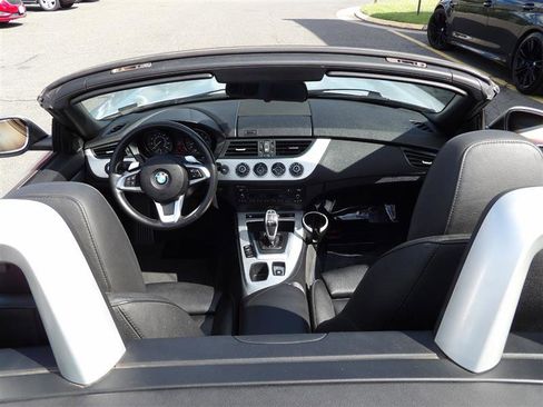 Used 2009 BMW Z4 sDrive35i image 9