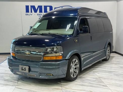 Used 2017 Chevrolet Express 2500 RWD image 1