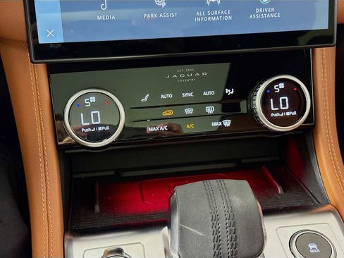 Used 2025 Jaguar F-PACE R-Dynamic S image 17