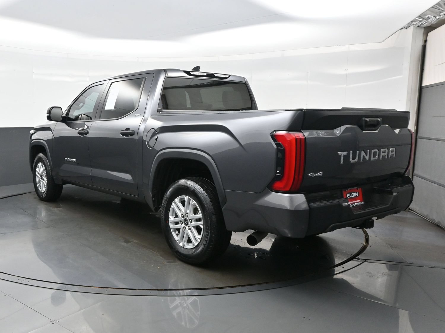 Used 2023 Toyota Tundra SR5 w/ SR5 Convenience Package AWD/4WD image 4