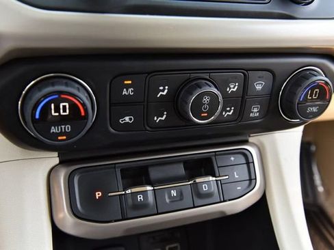 Used 2023 GMC Acadia Denali AWD/4WD image 17