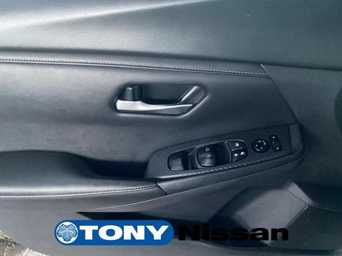 Used 2024 Nissan Sentra SV FWD image 30