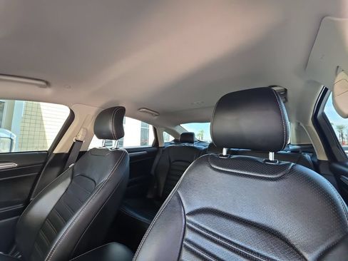 Used 2019 Ford Fusion SE FWD image 19