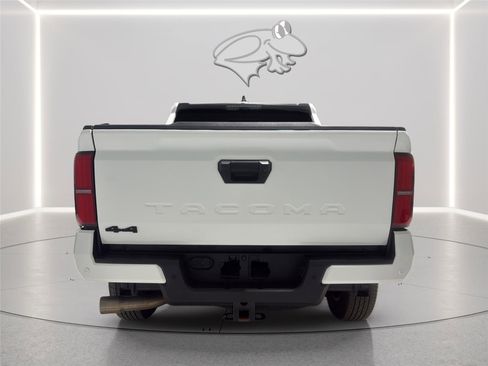 Used 2024 Toyota Tacoma SR5 AWD/4WD image 9