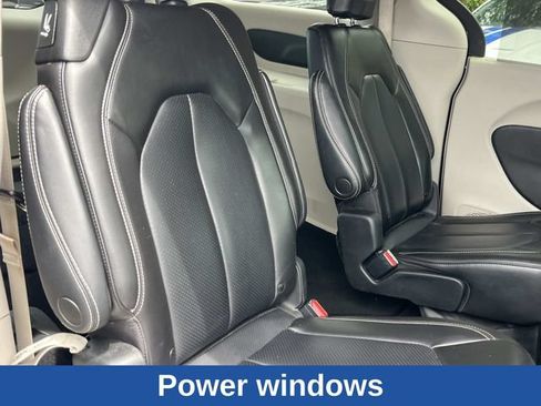 Used 2023 Chrysler Pacifica Touring-L FWD image 27