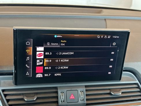 Used 2023 Audi Q5 e Premium w/ Convenience Package AWD/4WD image 18