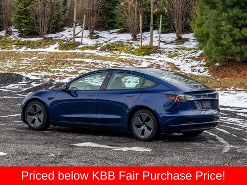Used 2022 Tesla Model 3 Standard Range image 5