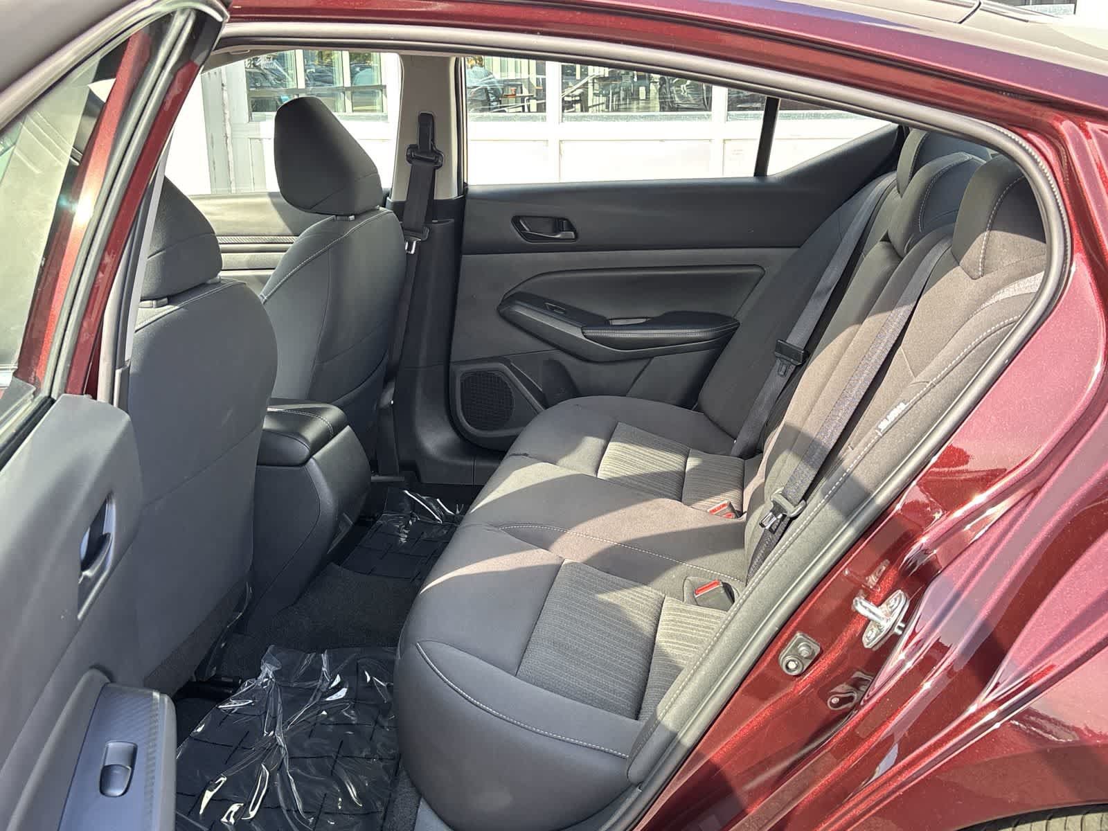 Used 2025 Nissan Altima 2.5 SV FWD image 11