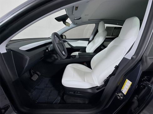Used 2026 Tesla Model Y Long Range AWD/4WD image 2