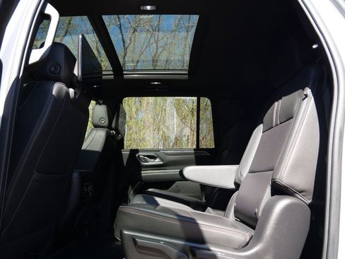 Used 2022 Chevrolet Suburban RST w/ Sport Performance Package AWD/4WD image 28