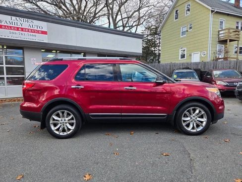 Used 2014 Ford Explorer XLT w/ Equipment Group 202A image 3