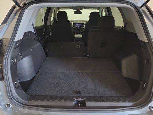 Used 2024 GMC Terrain SLE FWD image 24