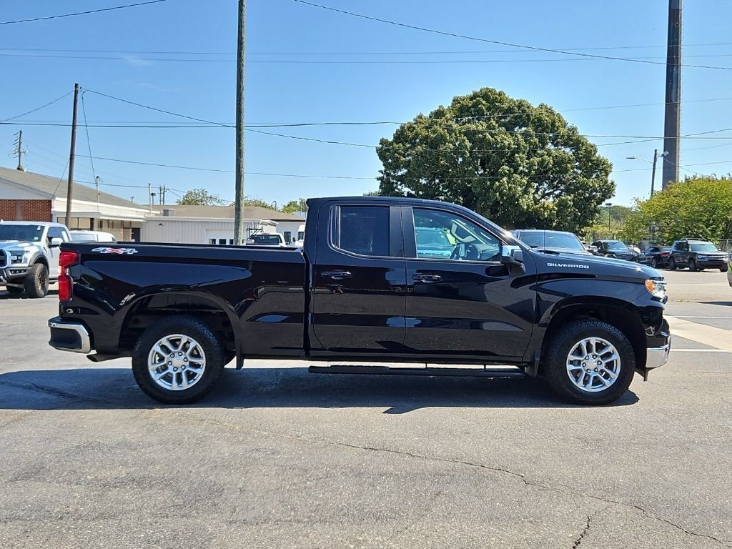 Used 2024 Chevrolet Silverado 1500 LT AWD/4WD image 8