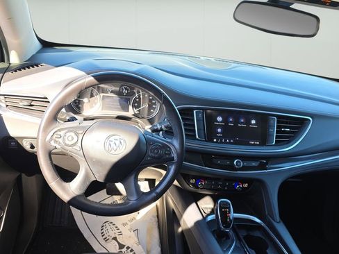 Used 2020 Buick Enclave Essence image 11