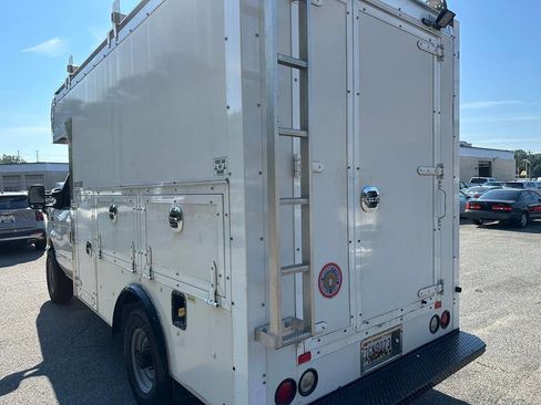 Used 2016 Ford E-350 and Econoline 350 Super Duty w/ Power Windows & Locks Group image 5