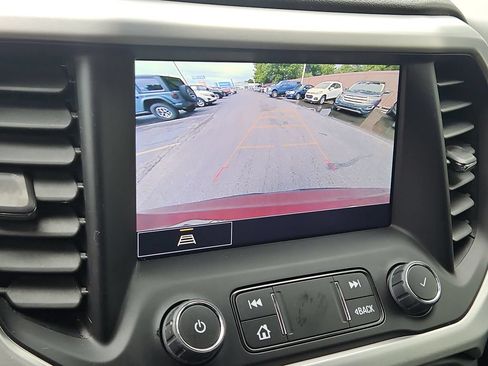 Used 2023 GMC Acadia SLT FWD image 30