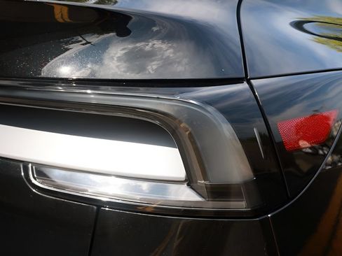 Used 2026 Tesla Model Y Long Range RWD image 36
