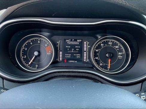 Used 2019 Jeep Cherokee Latitude w/ Popular Appearance Group FWD image 13