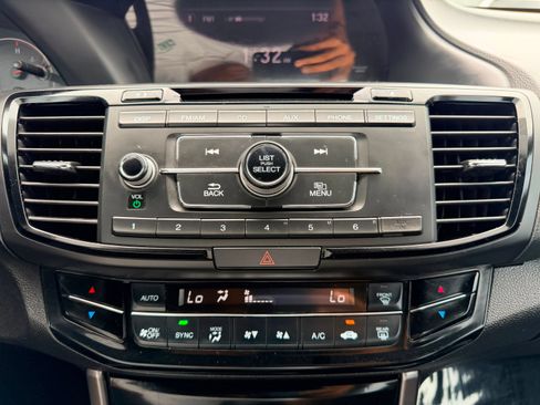 Used 2017 Honda Accord Sport image 29