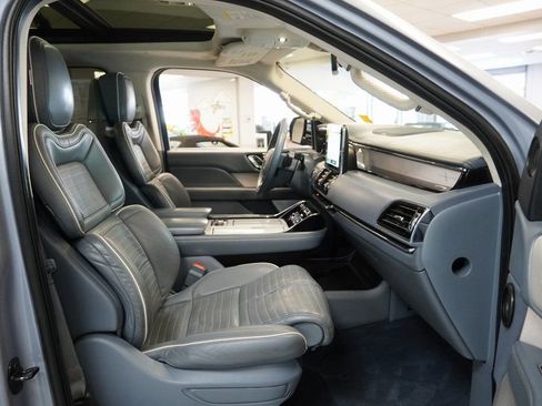 Used 2021 Lincoln Navigator L Black Label w/ Cargo Convenience Package image 37